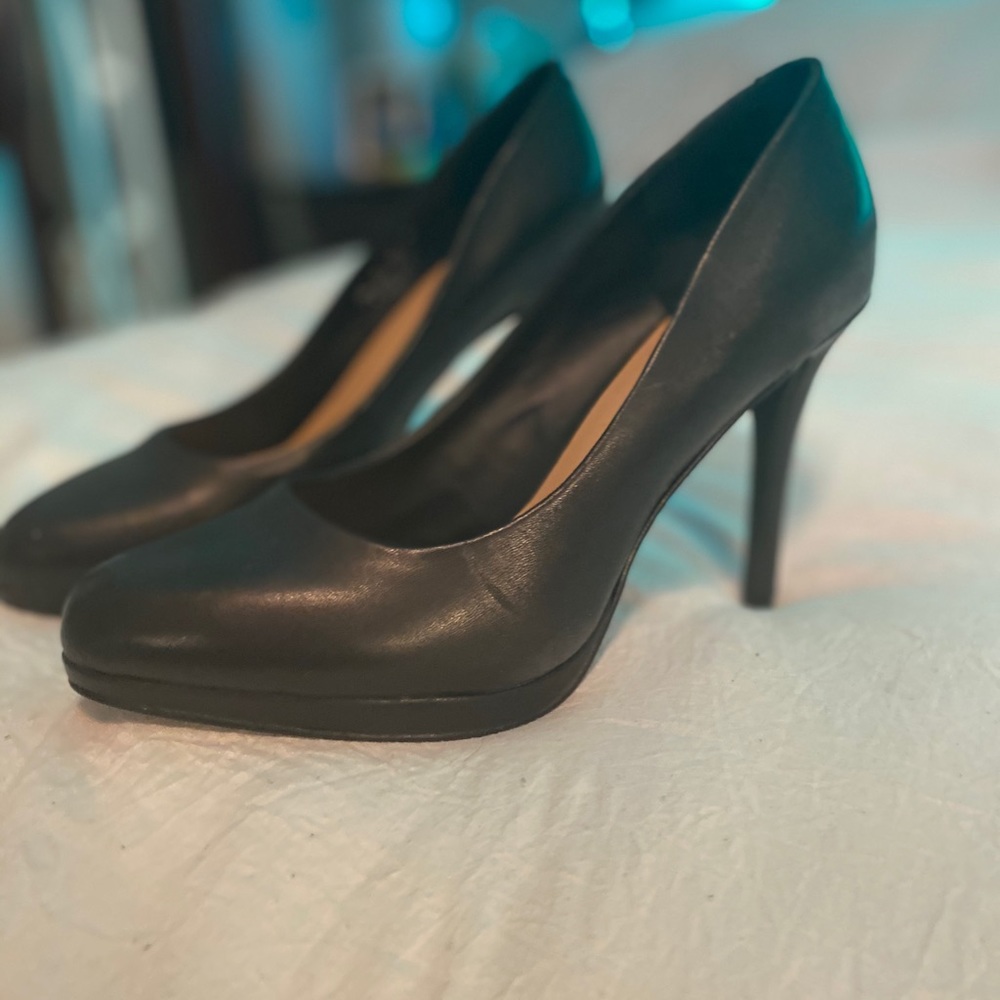 Size 7.5 Bleecker & Bond pumps. Worn twice